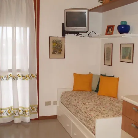 Enjoy A Charming Lateral Sea View Apartment Bibione
