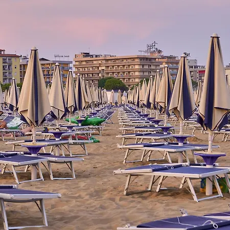 Enjoy A Charming Lateral Sea View Appartement