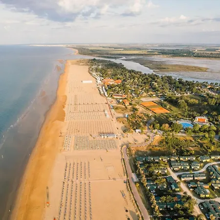 Enjoy A Charming Sea View شقة *