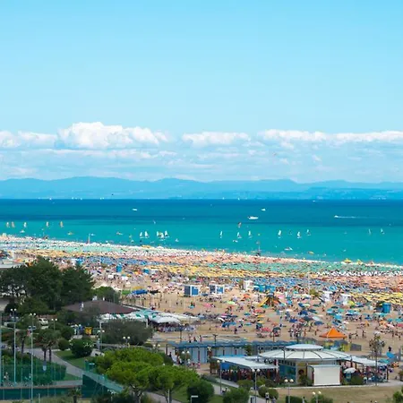 Enjoy A Charming Lateral Sea View Apartment