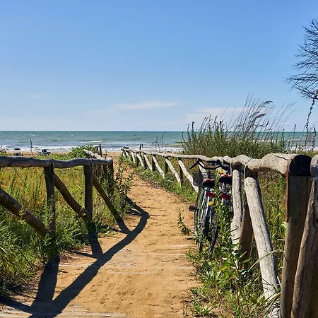 Enjoy A Charming Lateral Sea View Apartment Bibione